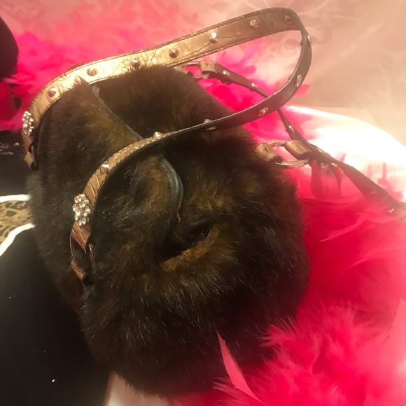 COPY - Adorable fur and crystal vintage y2k guess purse and tee shirt set❤️ - Picture 7 of 11